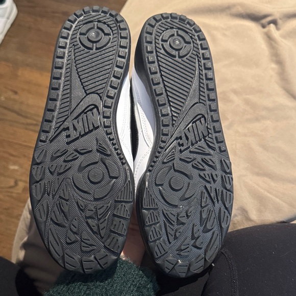 Nike Classic White and Black Athletic Shoes - Picture 3 of 4